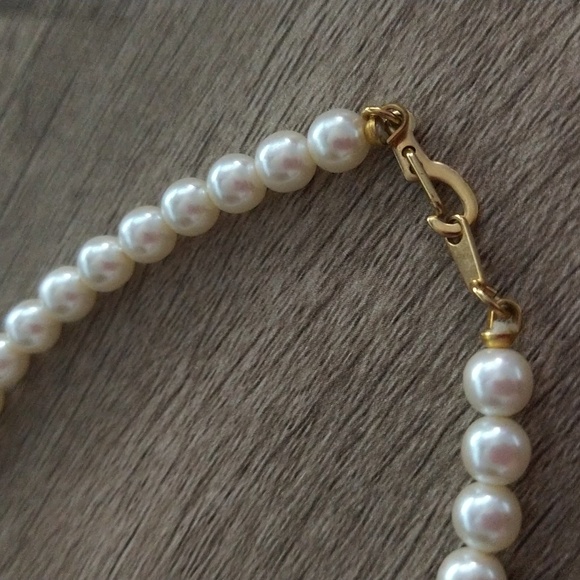 Vintage Pearl Beaded Triple Stranded Gold Necklace - Picture 3 of 4